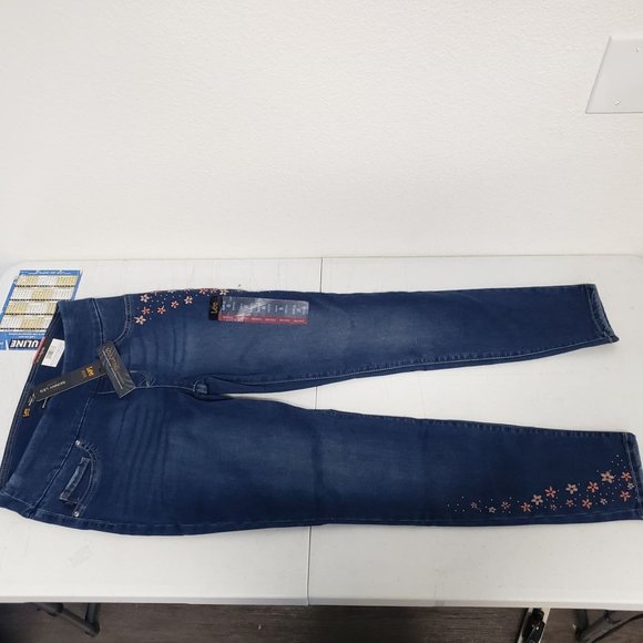 LEE Women's Sculpting Slim Fit Embroidery 8 Petite - Picture 5 of 8